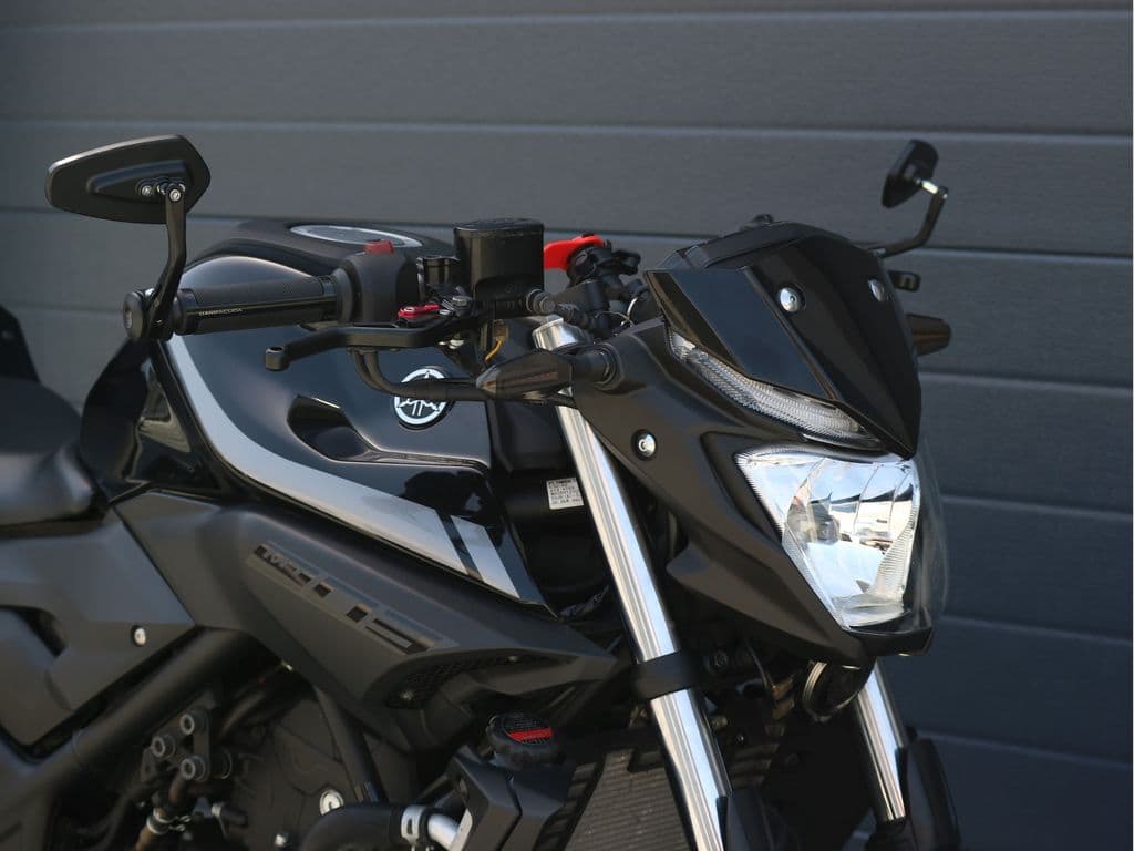 Yamaha MT 03 foto 7