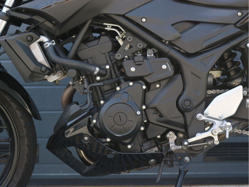 Yamaha MT 03 foto 16