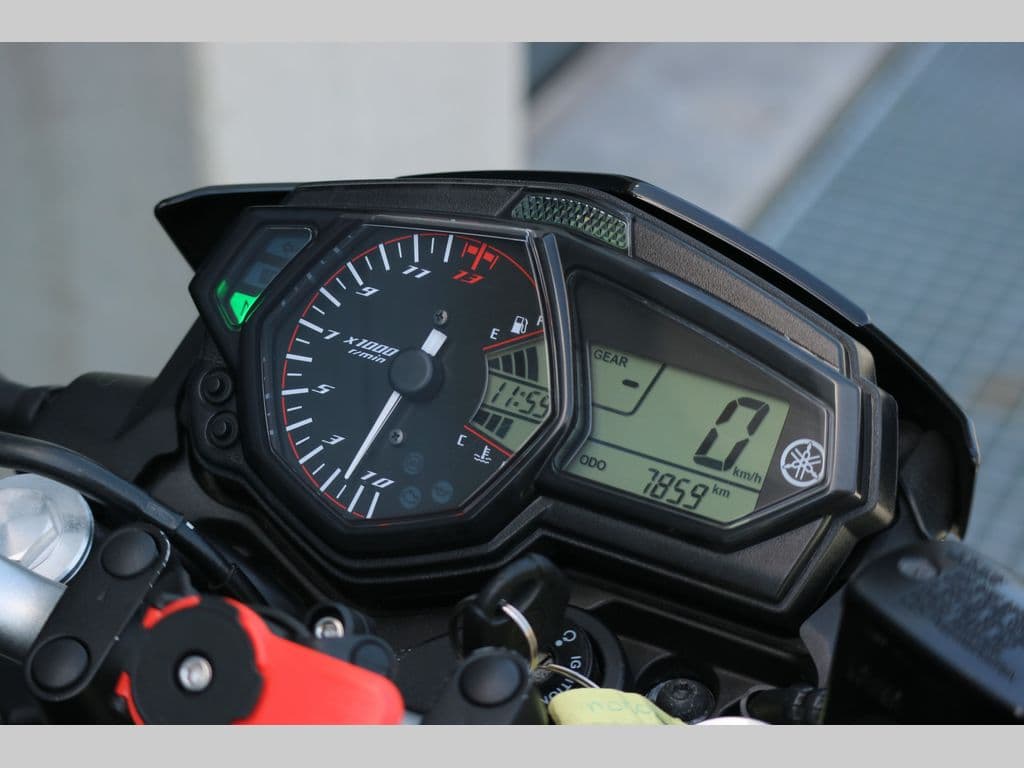 Yamaha MT 03 foto 18
