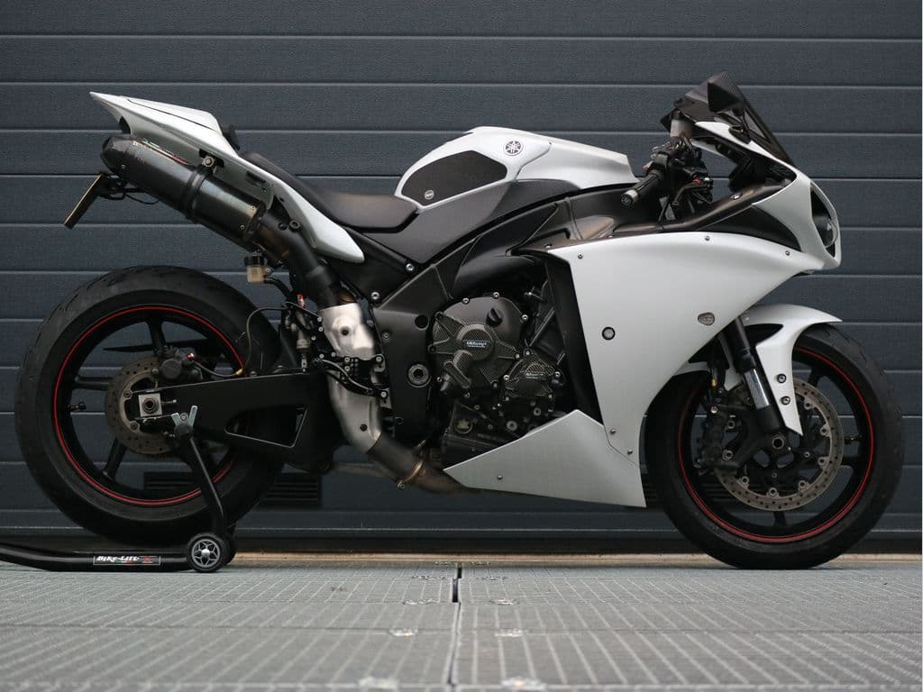 Yamaha YZF R1 foto 2