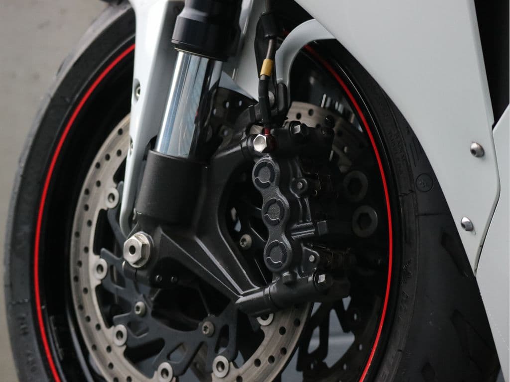 Yamaha YZF R1 foto 18