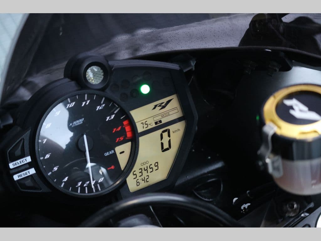 Yamaha YZF R1 foto 24