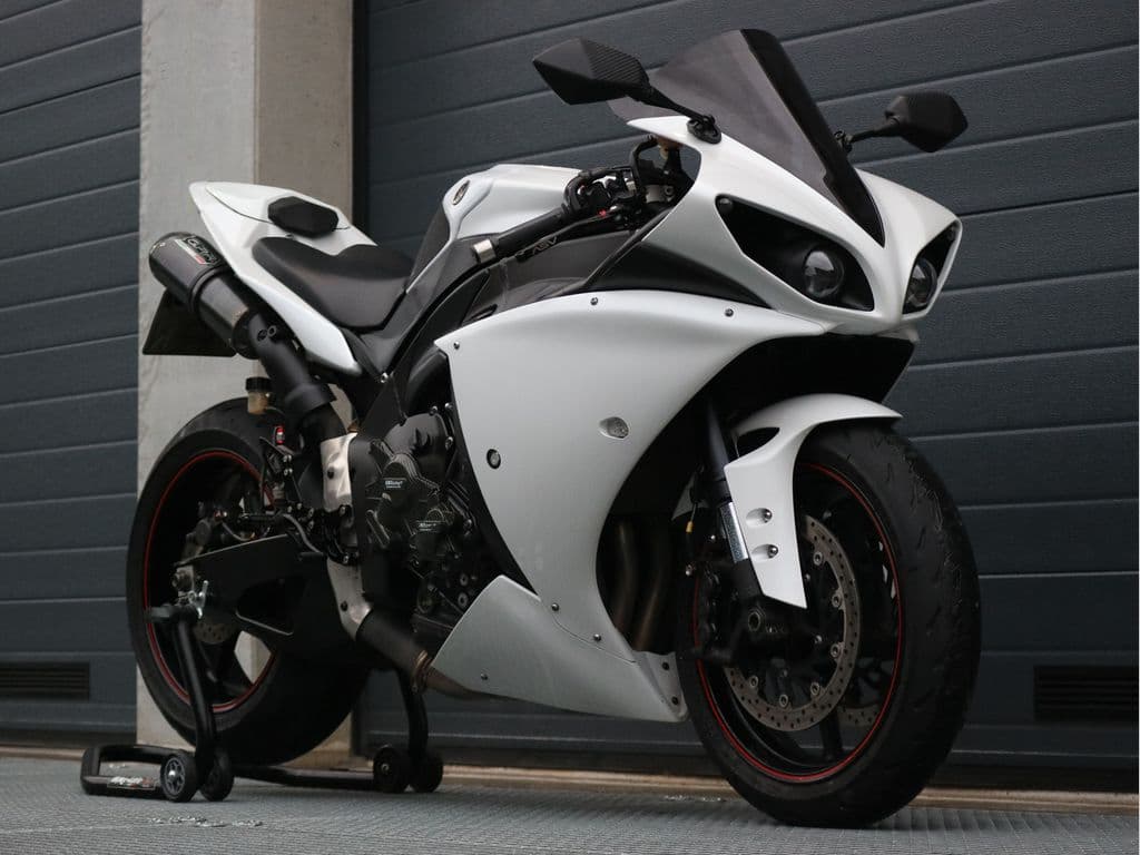 Yamaha YZF R1 foto 1